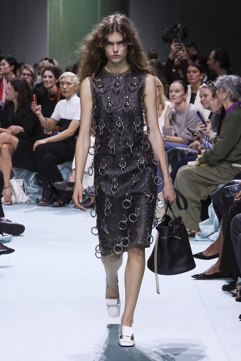 Prada show lente zomer 2025 - Photo courtesy of Prada